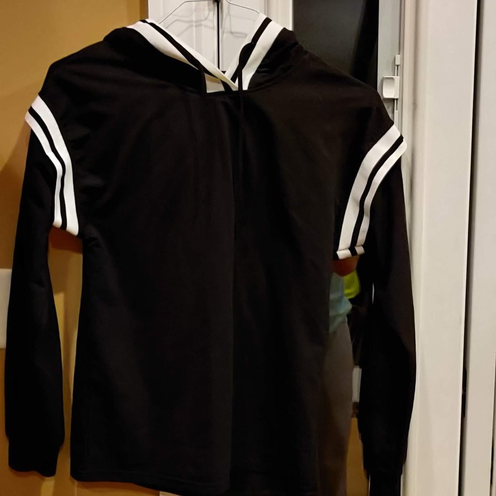 Black and White Sweatshirt